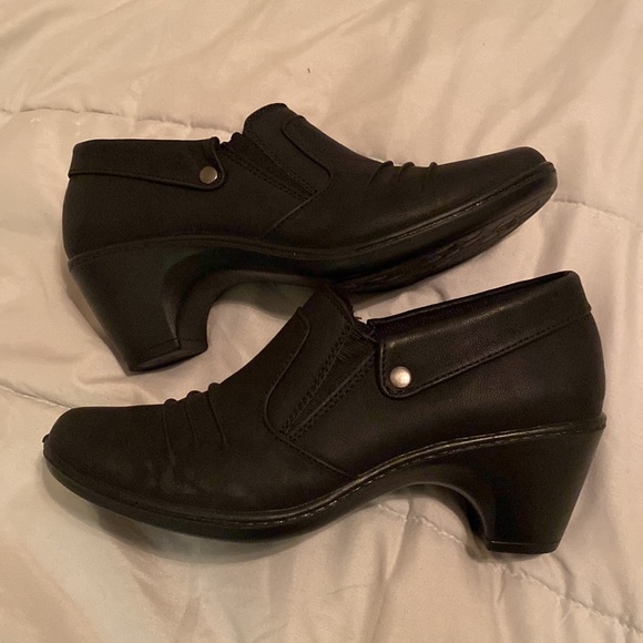 Brand new Easy Street Bennett booties - Picture 5 of 5